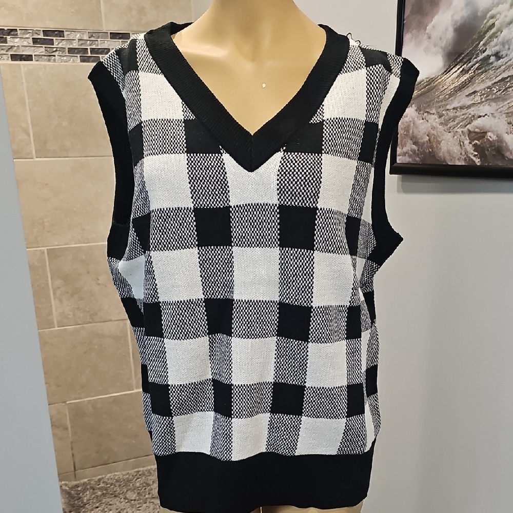 Lularoe Black & White Plaid Sweater Vest! NWT!